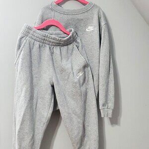 Nike Sportswear Club Fleece Kids Sweatshirt and Jogger Set Gray size Medium
